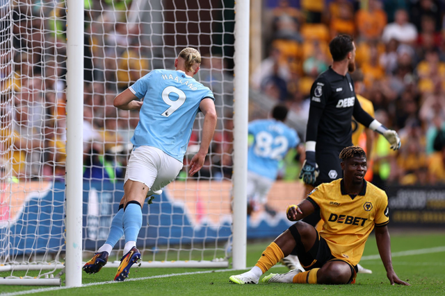 曼城首轮前, 队被迫攻出