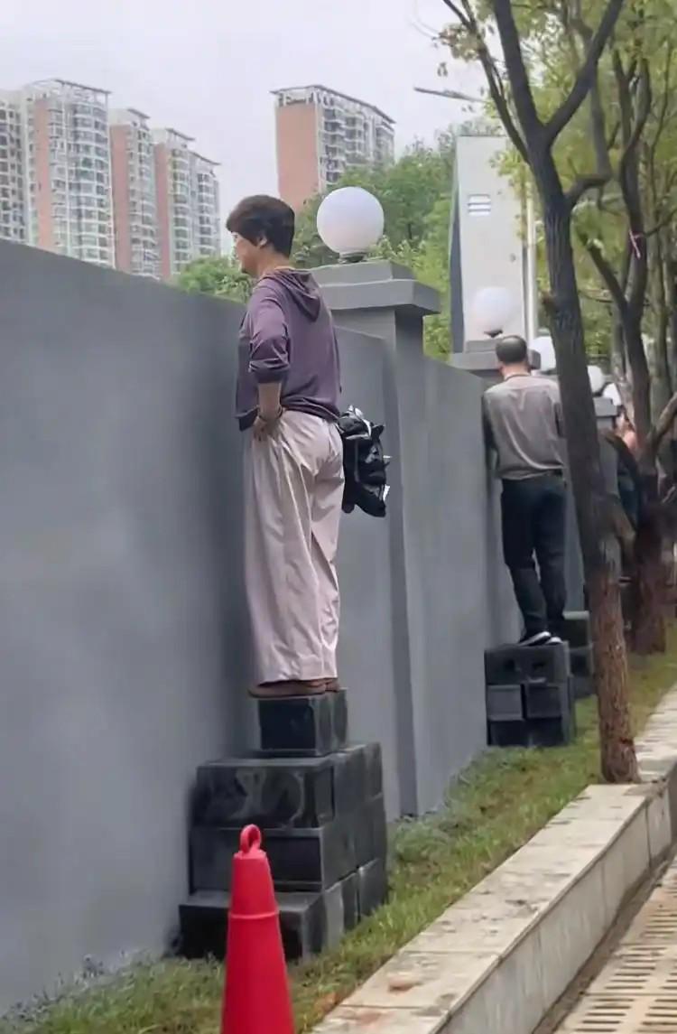 是球场剩下, 挂票都将送, 比上一场还